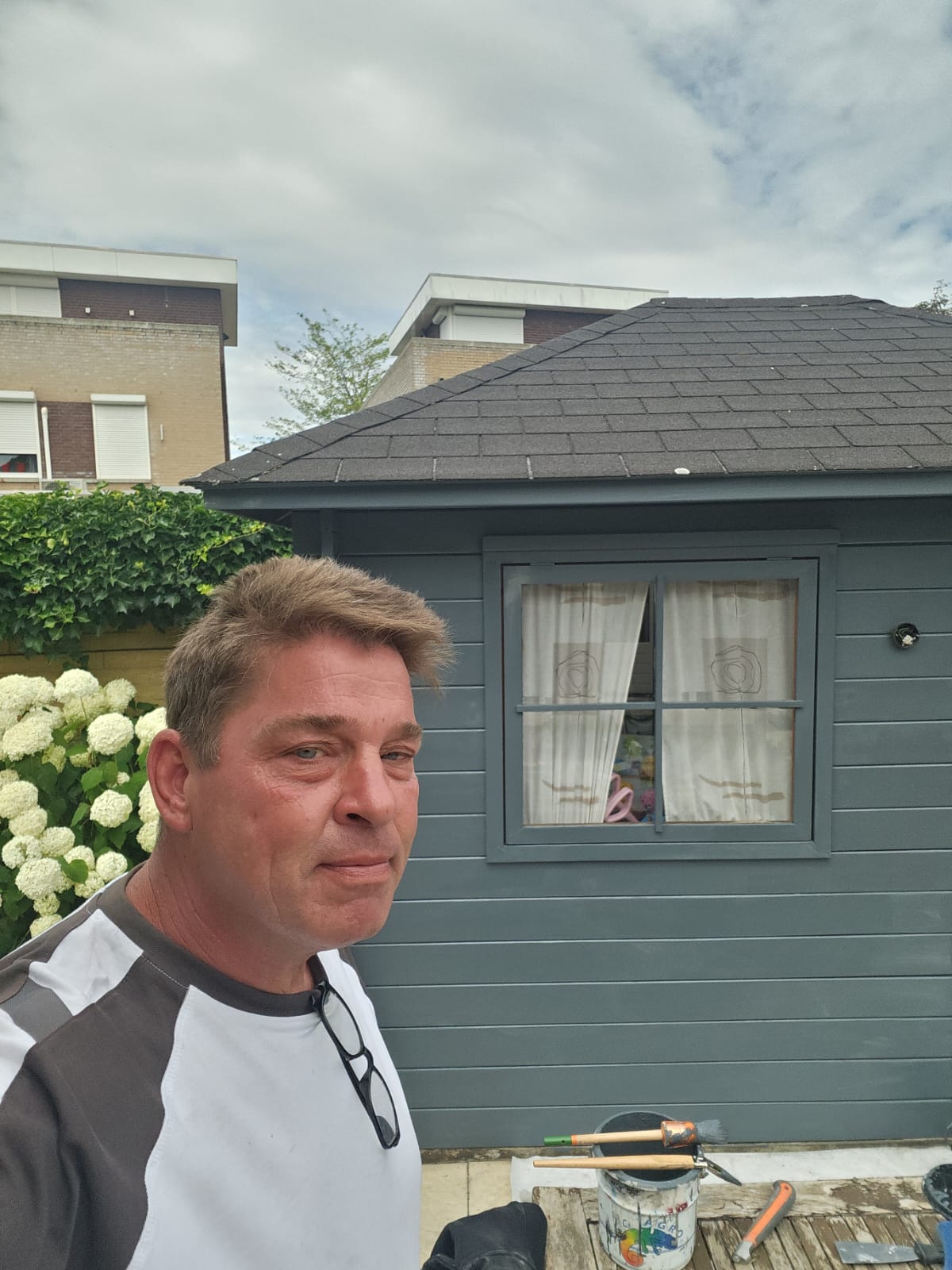 Stap 3: Aflakken en proberen te lachen... - Schilderwerk Limburg